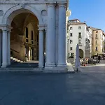 Le Colonne, Almost Inside The Basilica Palladiana Appartement *