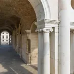 Le Colonne, Almost Inside The Basilica Palladiana