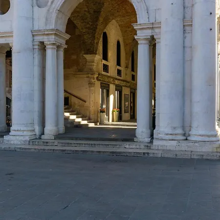 Le Colonne, Almost Inside The Basilica Palladiana Apartament *