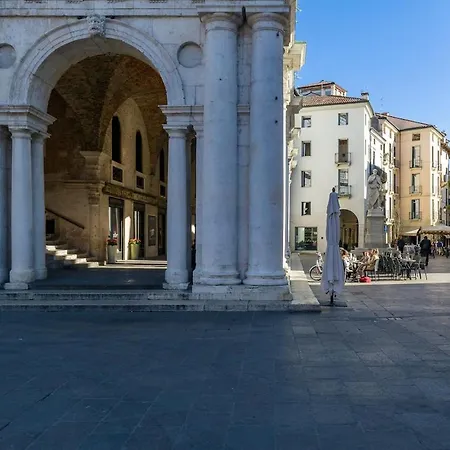 Le Colonne, Almost Inside The Basilica Palladiana Apartament *